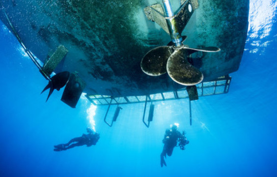 Electric propulsion for Diving Vessels