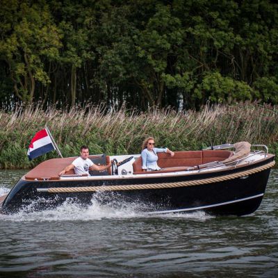 Maxima 620 electric sloop tender with rope fender and swim platform