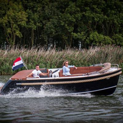 Maxima 620 electric sloop tender with rope fender and swim platform