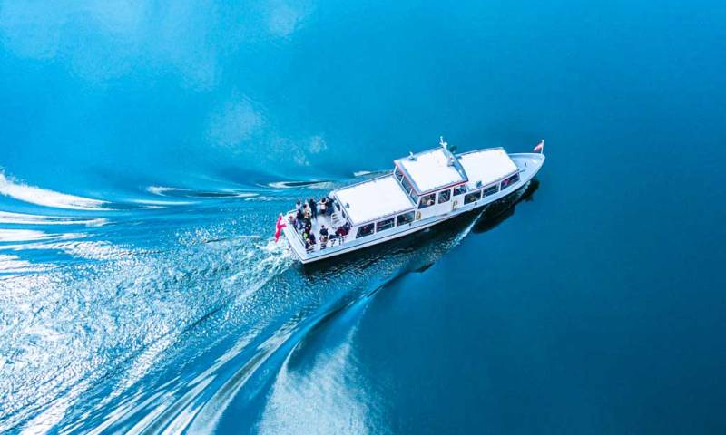 Electric propusion for workboats