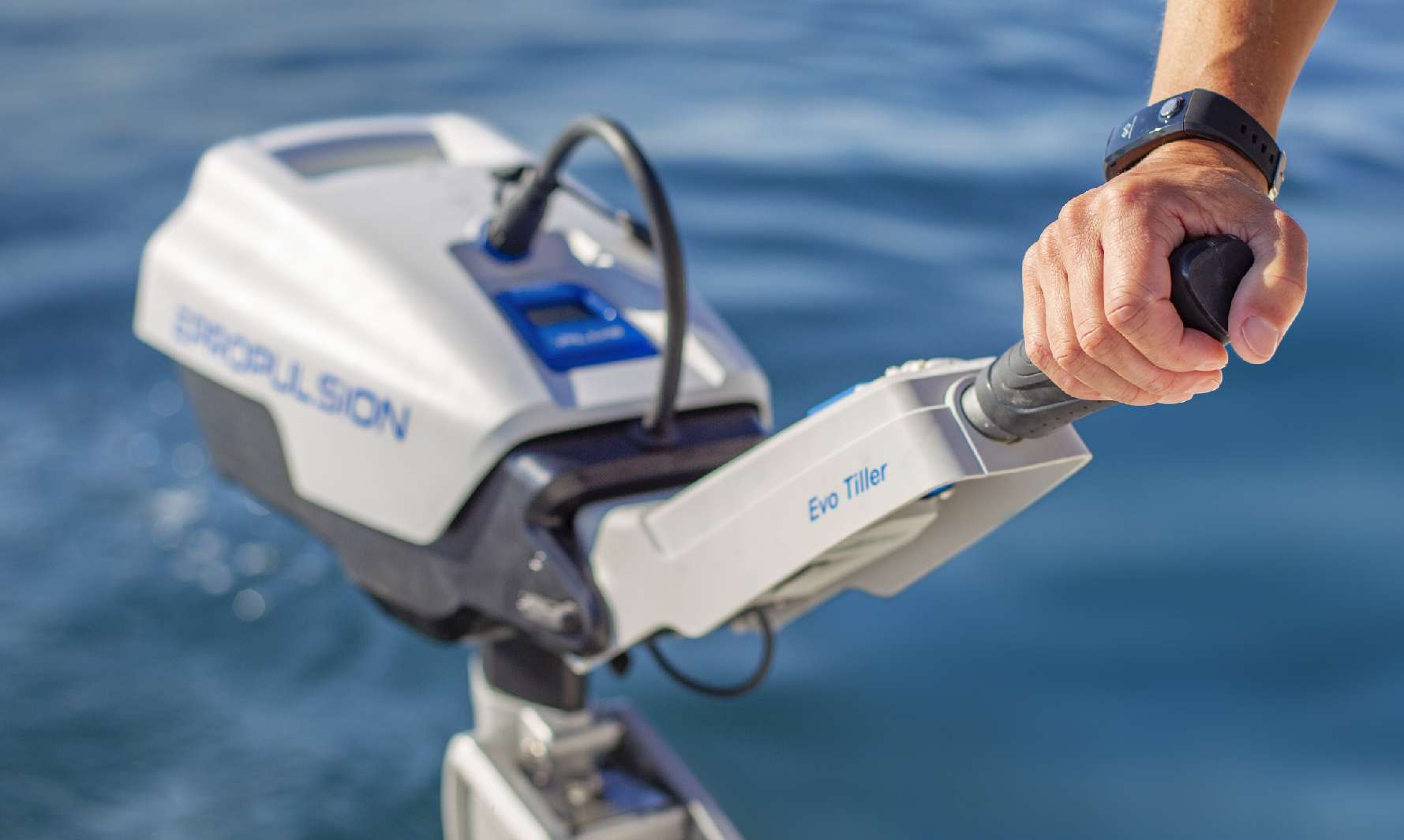 What is Tiller Outboard Motor & How does it work? ePropulsion