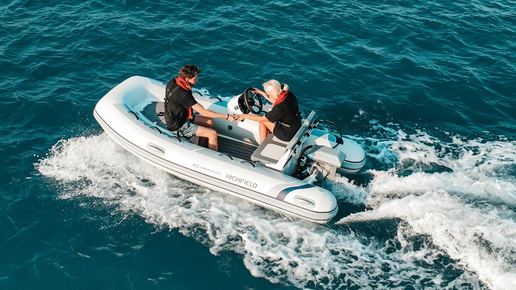 Outboard Motor Control Types & Tips for Your Installation