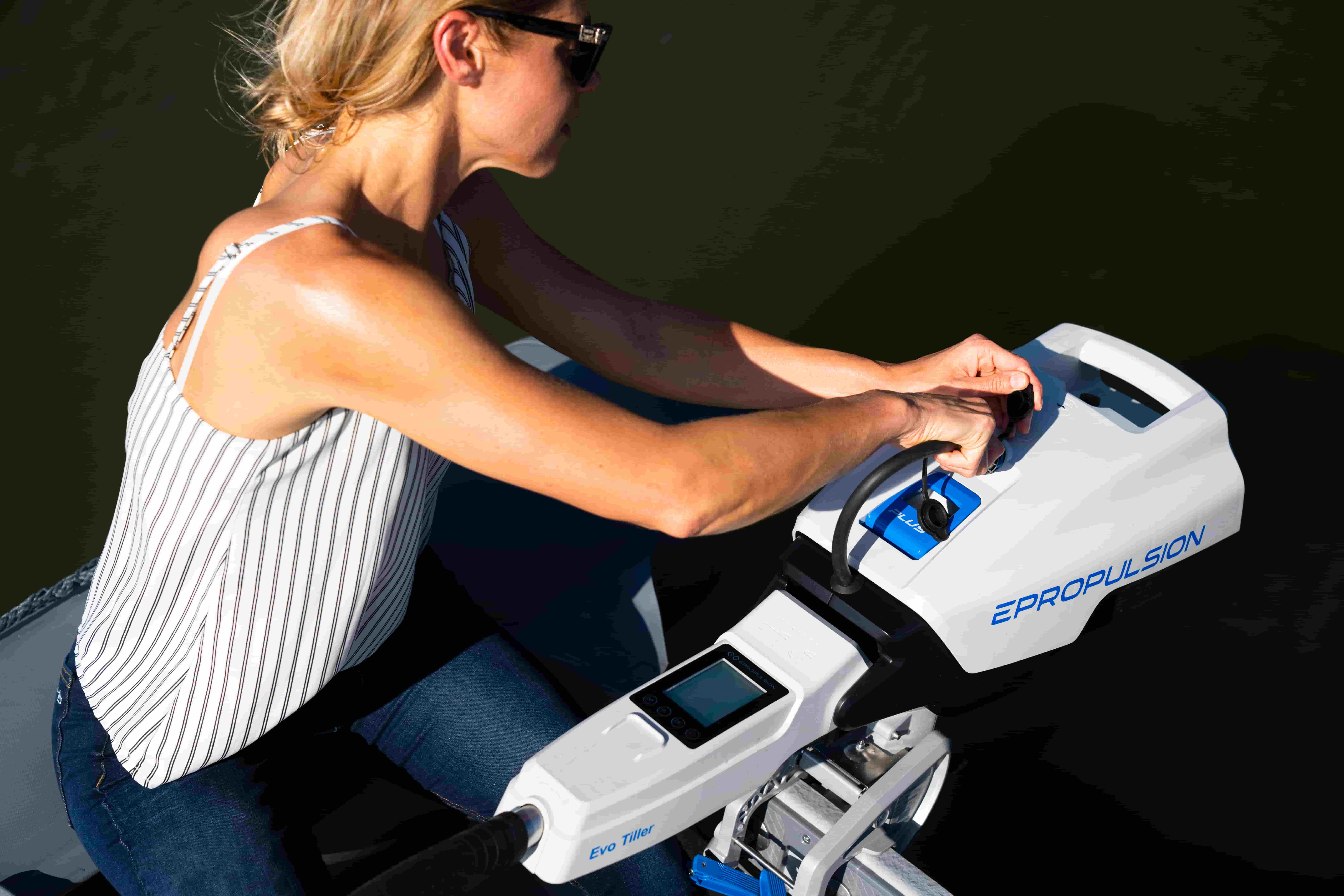 Outboard Motor Battery Types, Sizes & Best Picks for Your Boat